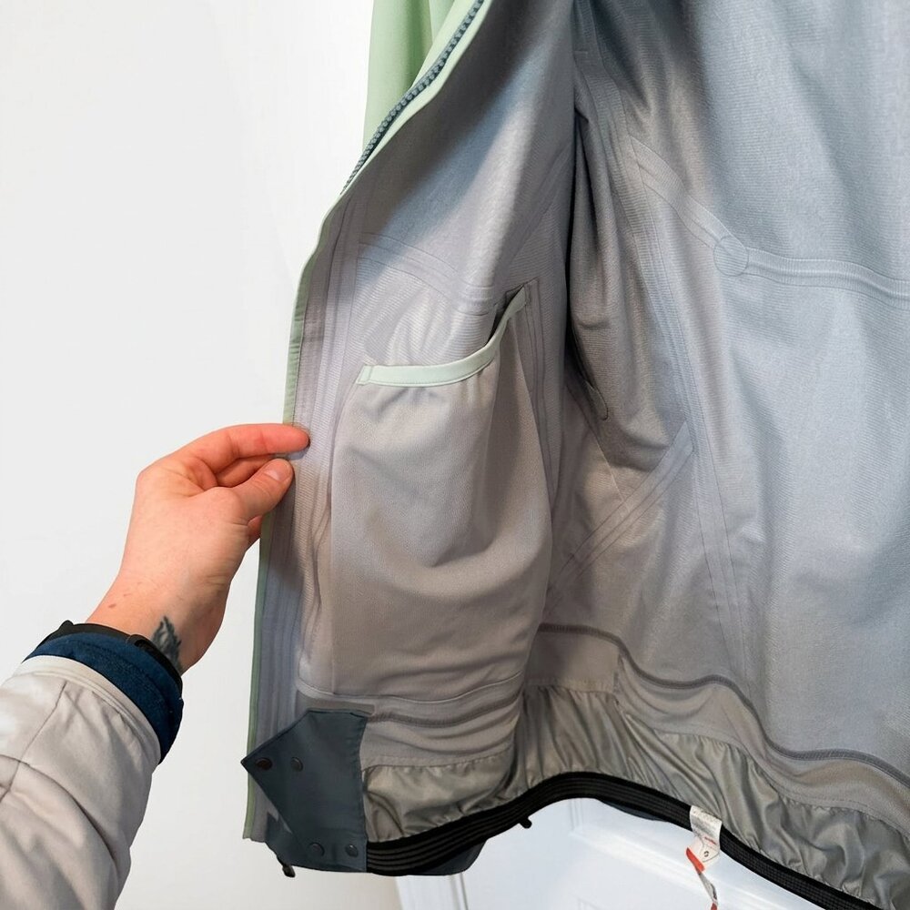 ARC'TERYX - Sentinel AR Jacket - Women's M - Picture 12 of 15